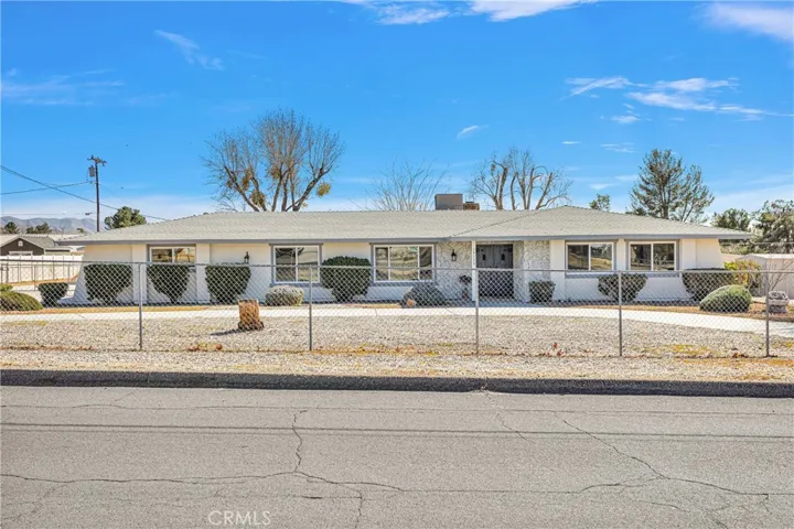 19135 Seneca Road, Apple Valley, California 92307