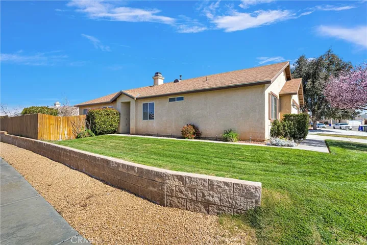 12030 Royal Oaks Road, Victorville, California 92392