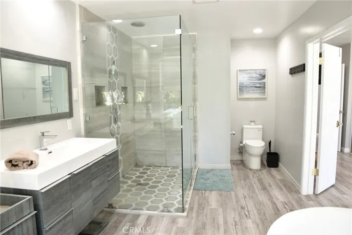9816 Belmar Avenue, Northridge, California 91324