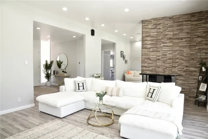 9816 Belmar Avenue, Northridge, California 91324