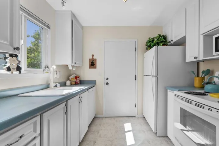 708 Almond Drive, Watsonville, California 95076