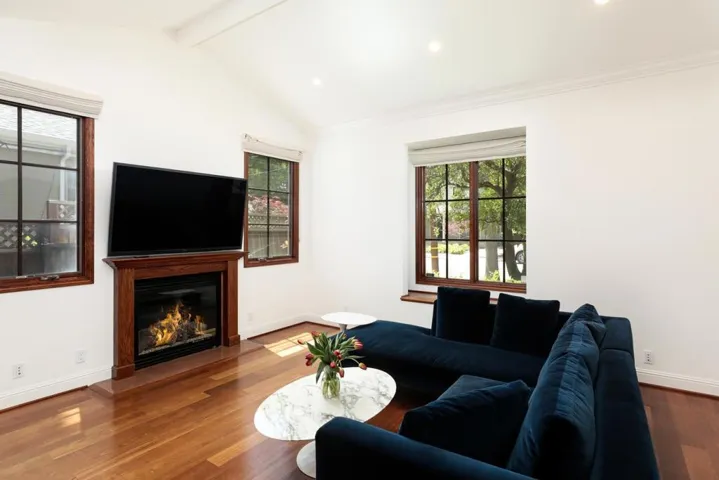 470 Ruthven Avenue, Palo Alto, California 94301