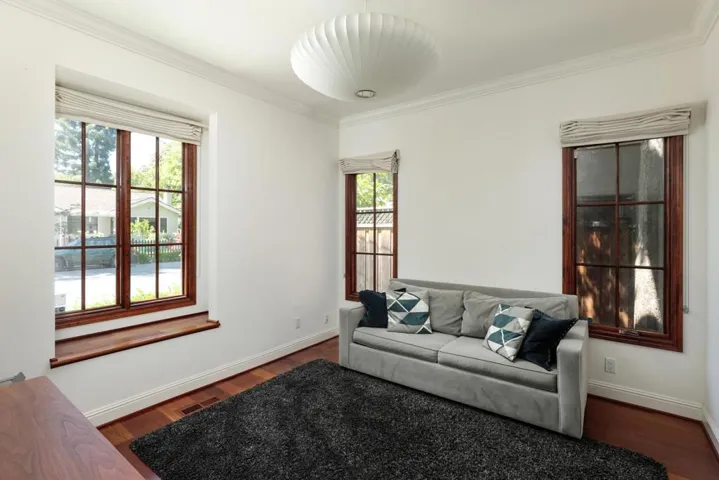 470 Ruthven Avenue, Palo Alto, California 94301