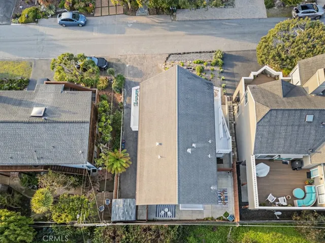 Long driveway fits 5 cars