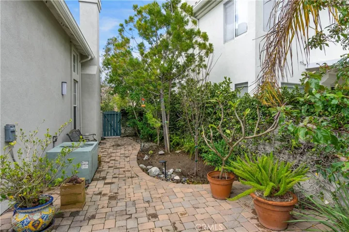 18572 Garnet Lane, Huntington Beach, California 92648