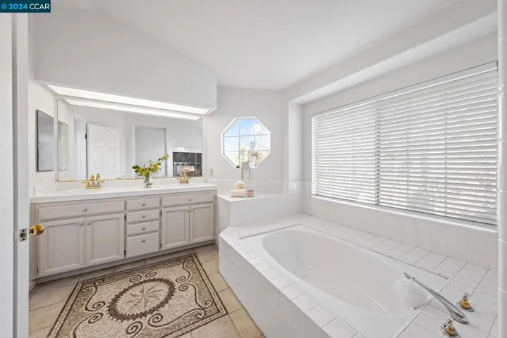Upstairs Primary Bathroom
