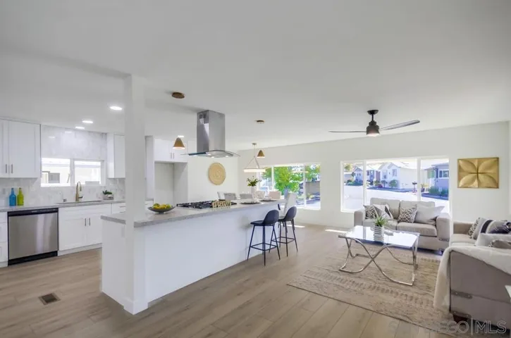 8301 Mission Gorge Rd 301, Santee, California 92071