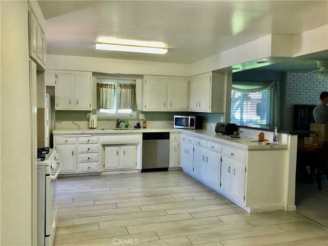 5461 Bonanza Drive, Huntington Beach, California 92649