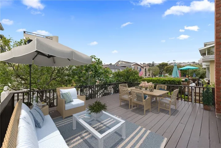 Front Deck (virtually staged)