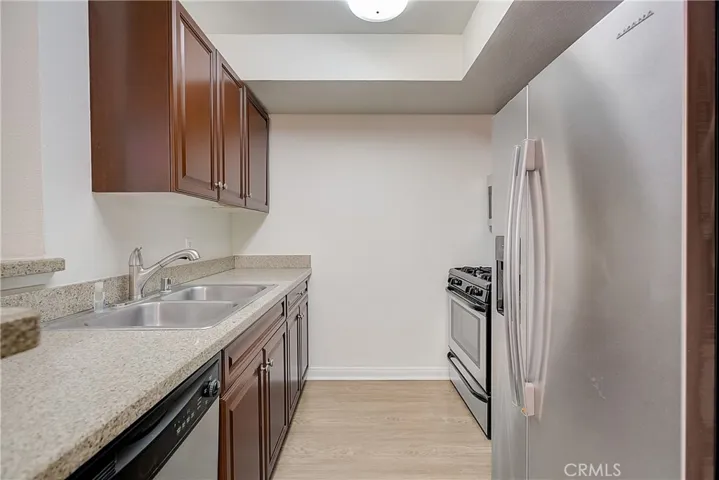 5520 Owensmouth Avenue 121, Woodland Hills, California 91367