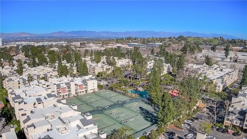 5520 Owensmouth Avenue 121, Woodland Hills, California 91367
