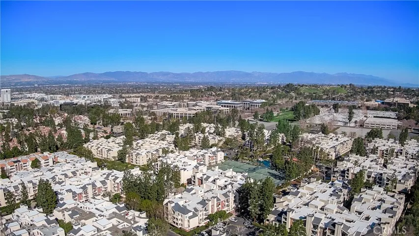 5520 Owensmouth Avenue 121, Woodland Hills, California 91367