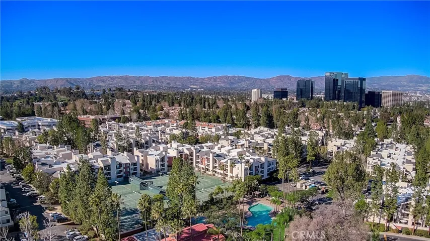 5520 Owensmouth Avenue 121, Woodland Hills, California 91367