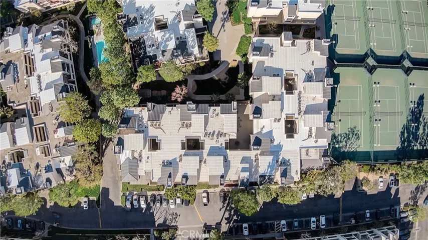 5520 Owensmouth Avenue 121, Woodland Hills, California 91367