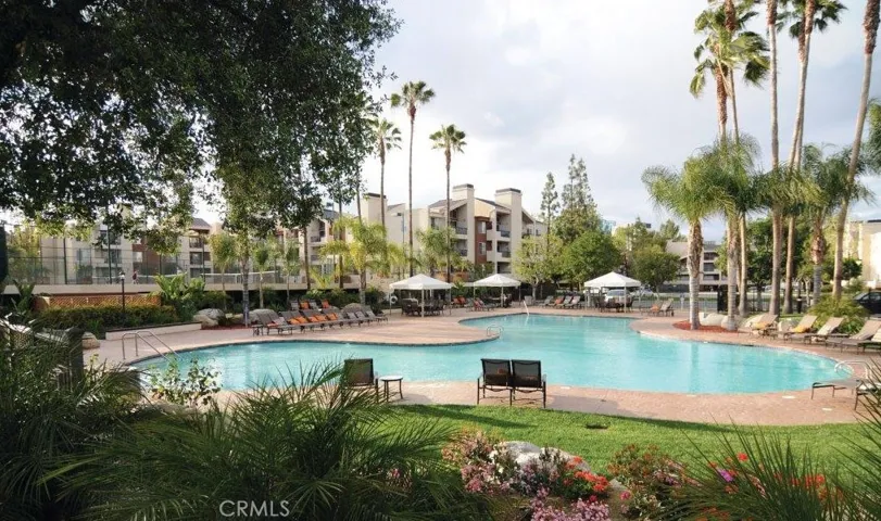 5520 Owensmouth Avenue 121, Woodland Hills, California 91367