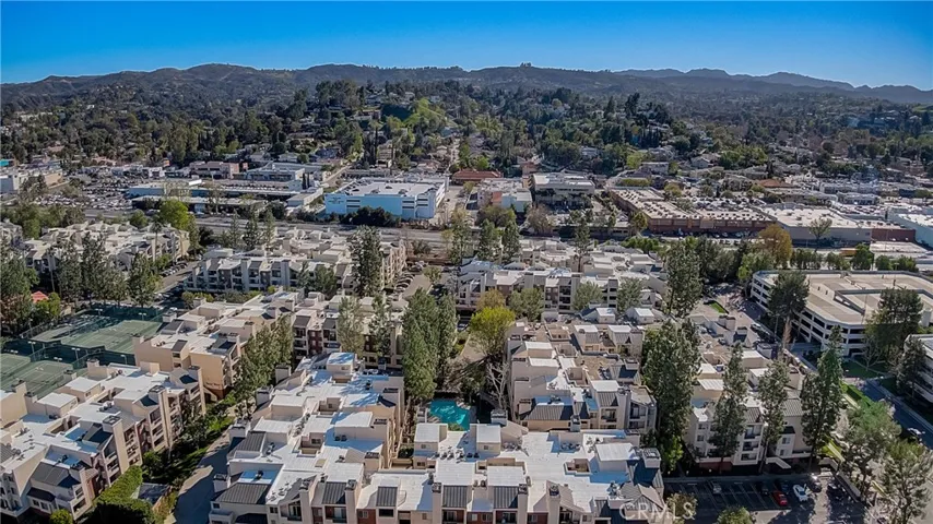 5520 Owensmouth Avenue 121, Woodland Hills, California 91367
