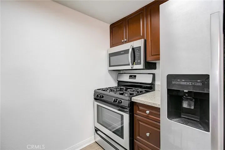 5520 Owensmouth Avenue 121, Woodland Hills, California 91367