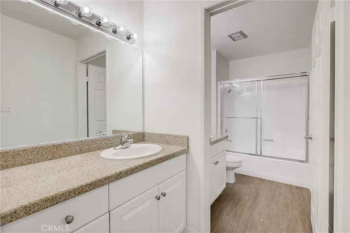 Master Bathroom with 2 separate sinks