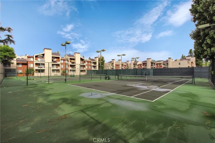 5520 Owensmouth Avenue 121, Woodland Hills, California 91367