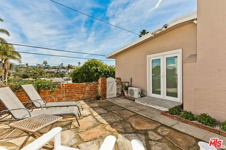 7031 Earldom Avenue, Playa Del Rey, California 90293