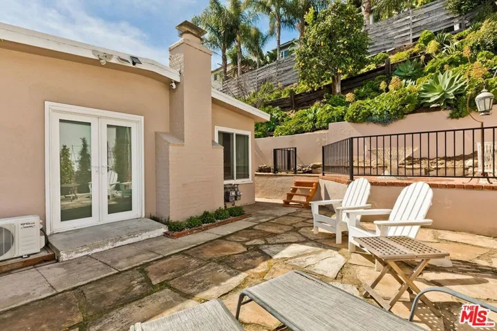 7031 Earldom Avenue, Playa Del Rey, California 90293
