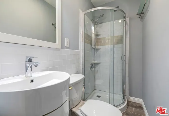 7031 Earldom Avenue, Playa Del Rey, California 90293
