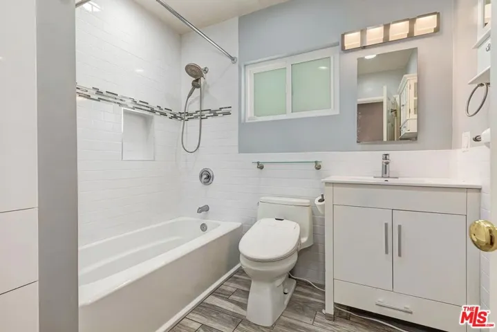 7031 Earldom Avenue, Playa Del Rey, California 90293