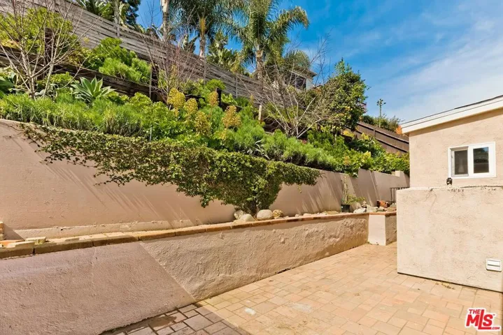 7031 Earldom Avenue, Playa Del Rey, California 90293