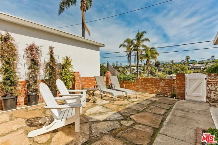 7031 Earldom Avenue, Playa Del Rey, California 90293