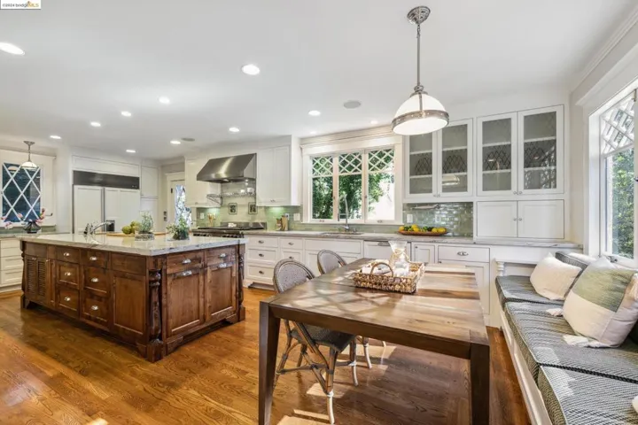 5932 Ostrander Rd, Oakland, California 94618