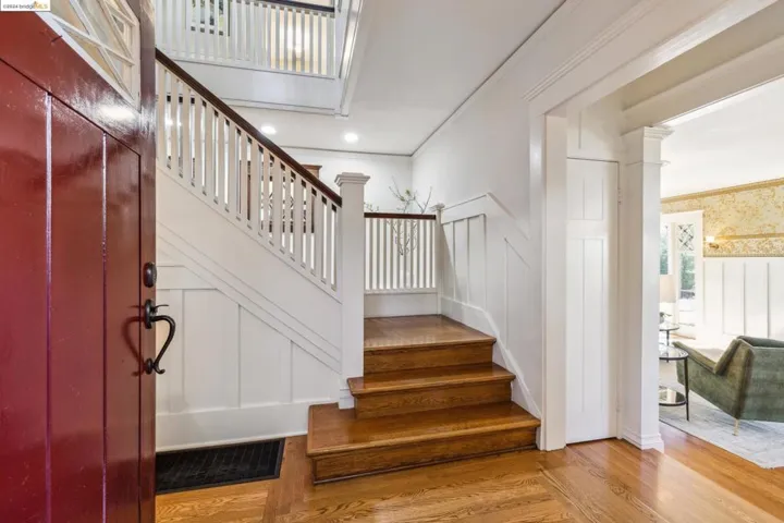 5932 Ostrander Rd, Oakland, California 94618