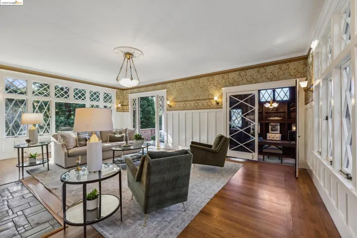 5932 Ostrander Rd, Oakland, California 94618
