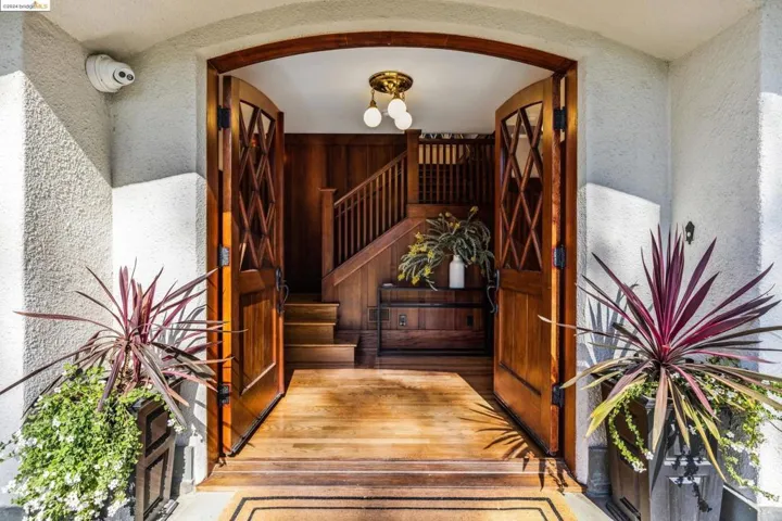 5932 Ostrander Rd, Oakland, California 94618