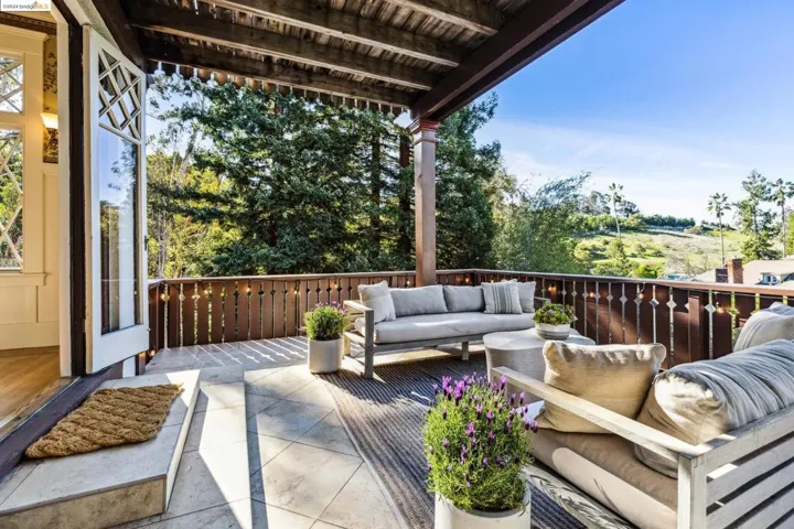 5932 Ostrander Rd, Oakland, California 94618