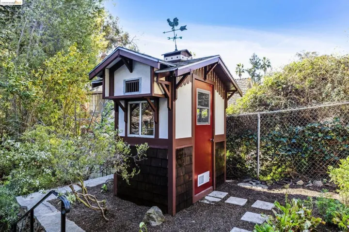 5932 Ostrander Rd, Oakland, California 94618