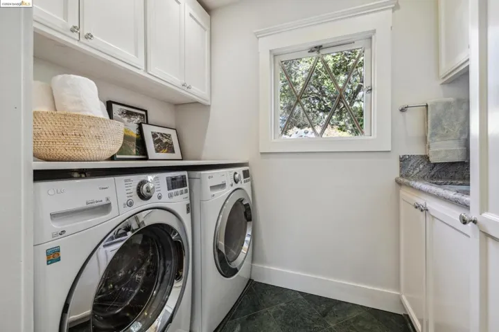 5932 Ostrander Rd, Oakland, California 94618