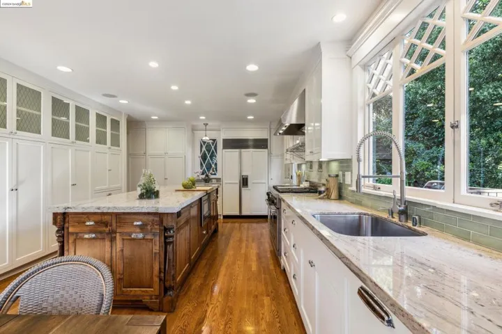 5932 Ostrander Rd, Oakland, California 94618