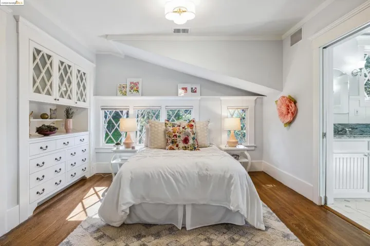 5932 Ostrander Rd, Oakland, California 94618