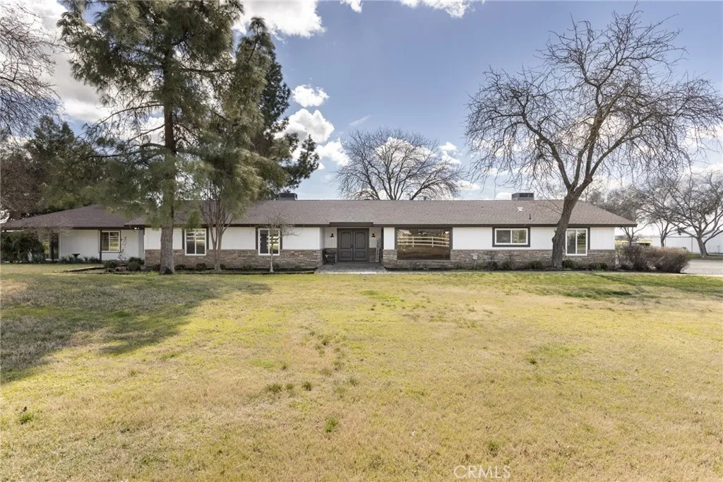 13545 E Bullard Avenue, Clovis, California 93619 home-pic-0