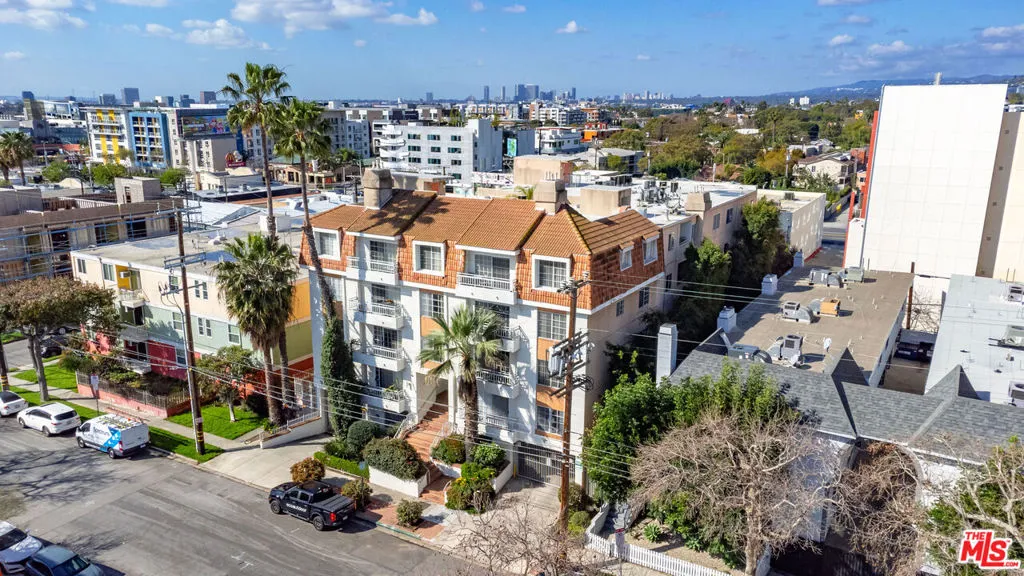 1215 N Sycamore Avenue, Los Angeles, California 90038, 47 Bedrooms Bedrooms, ,43 BathroomsBathrooms,Residential Income,For Sale,Sycamore,24367427