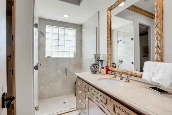 Guest Suite 1 Bathroom