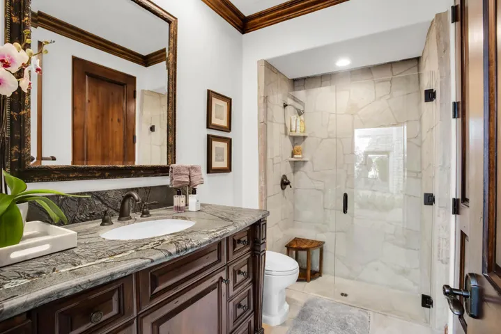 Guest Suite 2 Bathroom
