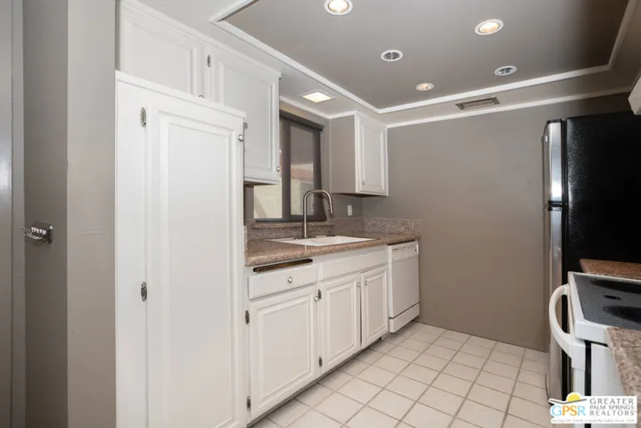 1411 N Sunrise Way 3, Palm Springs, California 92262