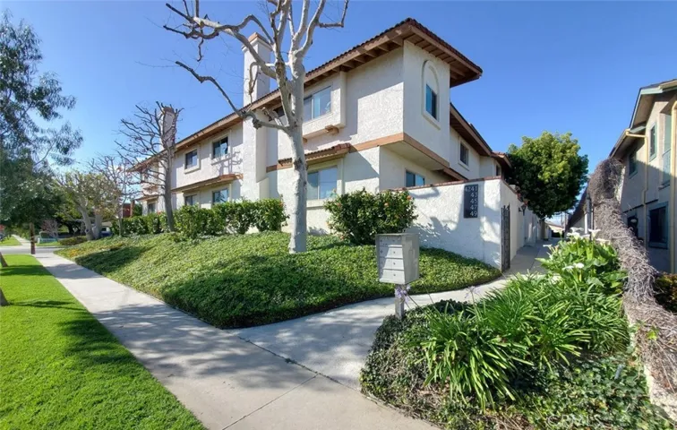 4241 Howard Avenue 12, Los Alamitos, California 90720