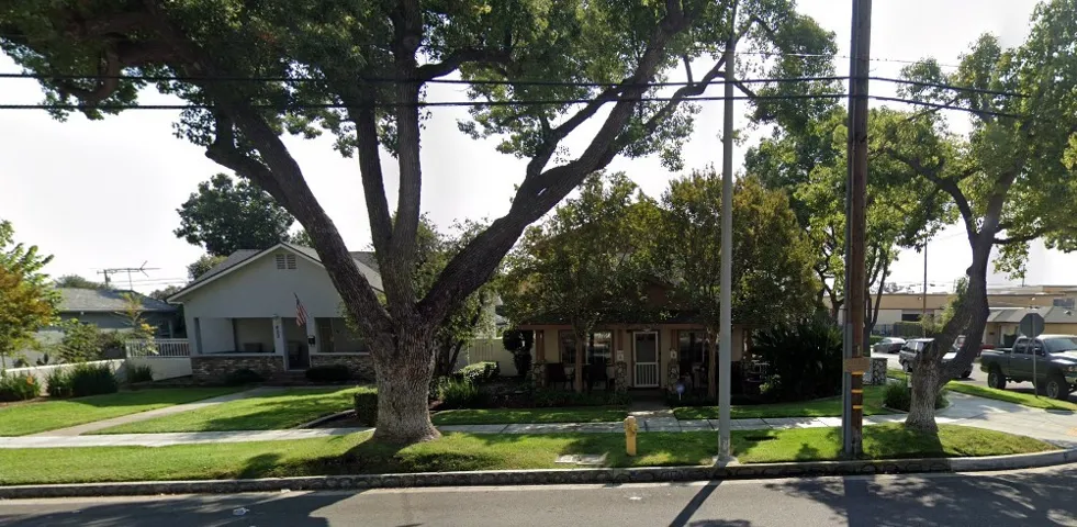 Duplex next door also available.