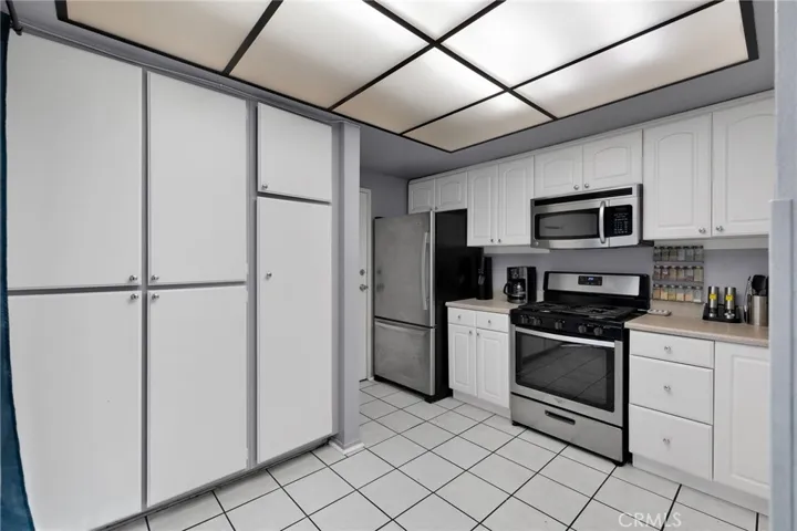 21901 Dupont Street 13, Chatsworth, California 91311