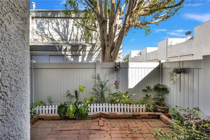 21901 Dupont Street 13, Chatsworth, California 91311