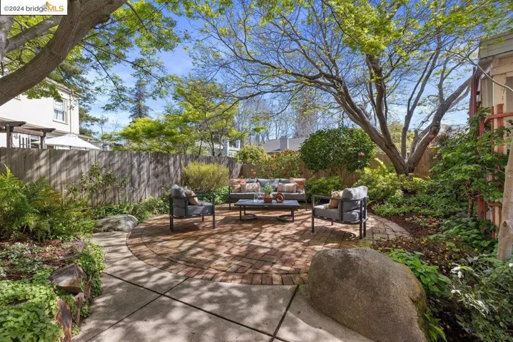 90 Fairview Ave, Piedmont, California 94610