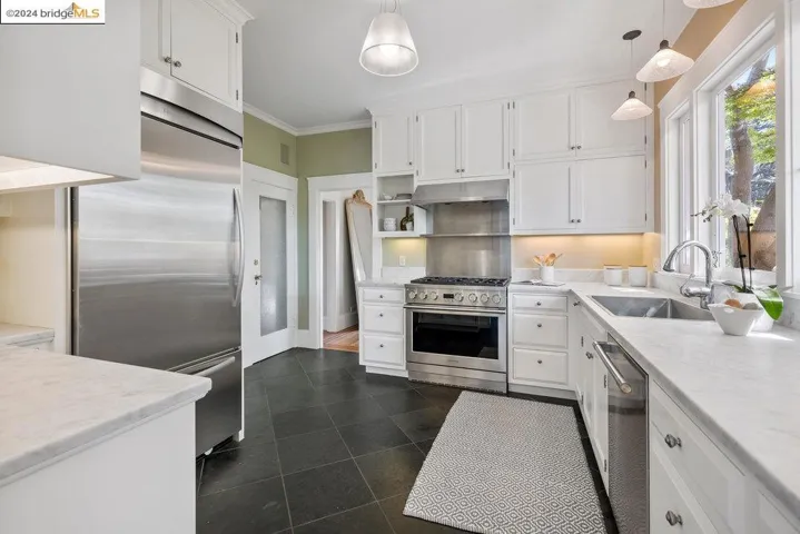 90 Fairview Ave, Piedmont, California 94610