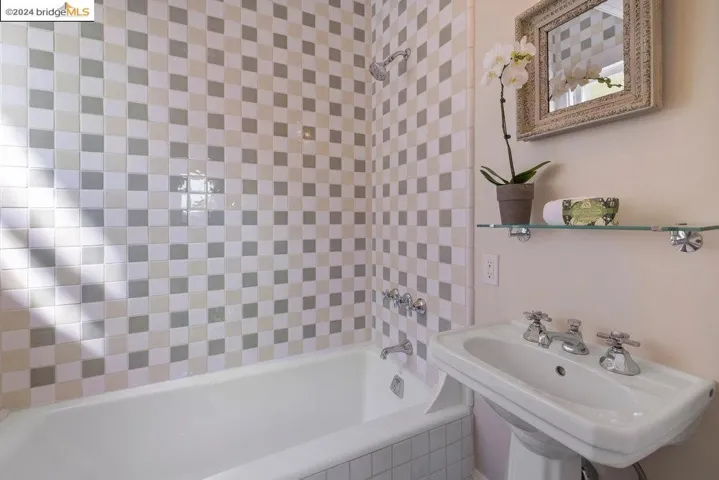 90 Fairview Ave, Piedmont, California 94610